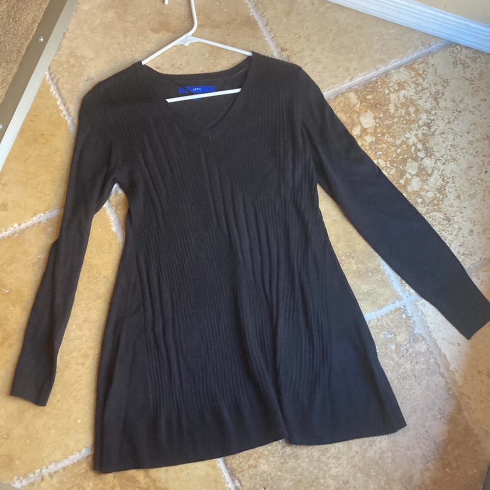 Apt 9 size small black V-neck sweater long